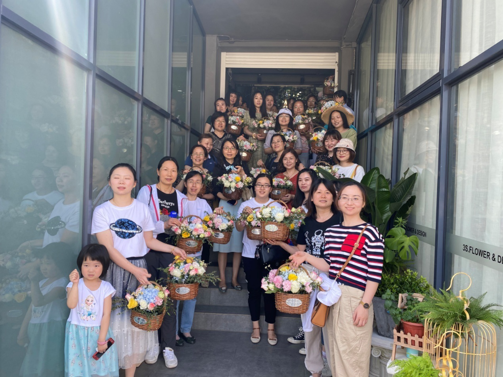 華光裝備開展女職工藝術(shù)插花培訓(xùn)活動